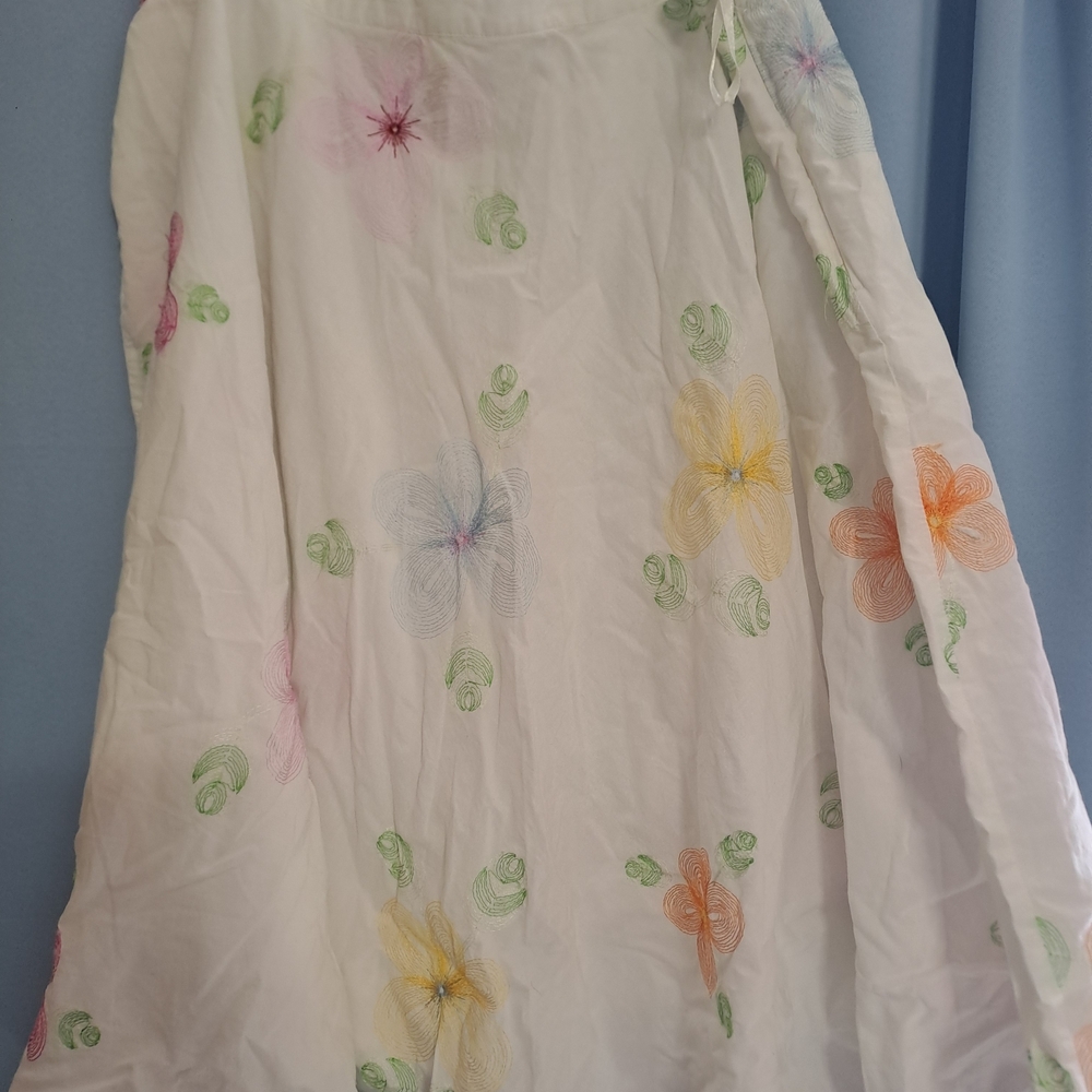 dressbarn White Skirt with Multicolor Floral Embroidery